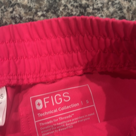 FIGS hot pink scrub set. - Picture 3 of 3